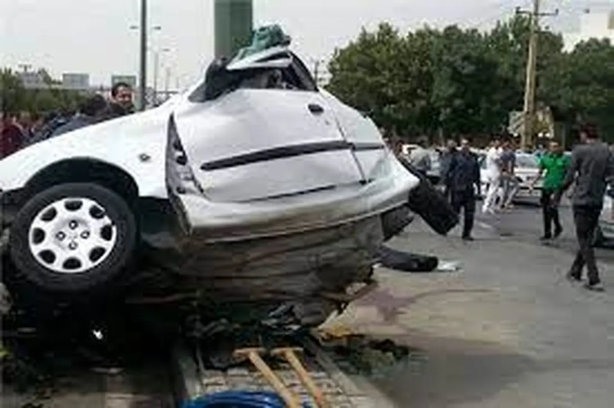 برخورد پژو ۴۰۵ با تیر چراغ برق در خرم‌آباد ۲ کشته برجای گذاشت