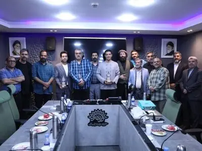 نشان «سرو سیمین پارسی‌جان» به محمد معتمدی رسید