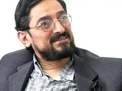 زیباکلام؛ نظریه و نقد هنر آموزش می‌دهد
