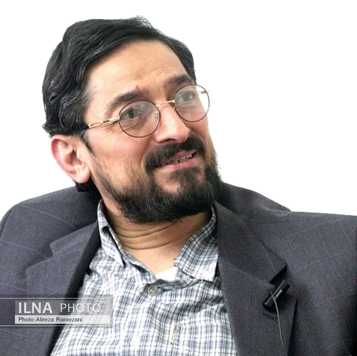 زیباکلام؛ نظریه و نقد هنر آموزش میدهد