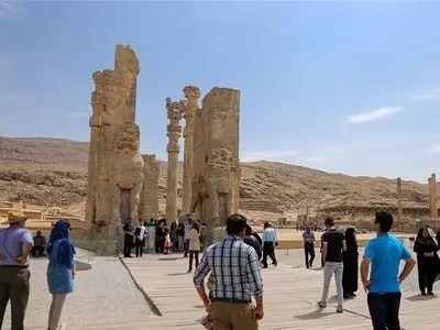 بررسی اشکالات سایت موزه تل آجری تخت جمشید