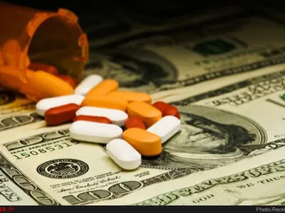 کمبود بسیاری از داروها، تجهیزات و لوازم پزشکی در مراکز درمانی/ پرداخت نشدن تعهدات مالی پیمانکاران از سوی بیمارستان‌ها