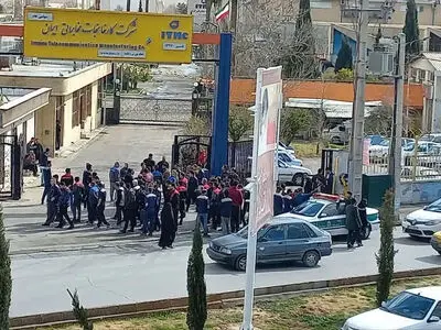 اعتراض دوباره کارگران کارخانجات مخابراتی ایران/ نگران از دست دادن شغل خود هستیم
