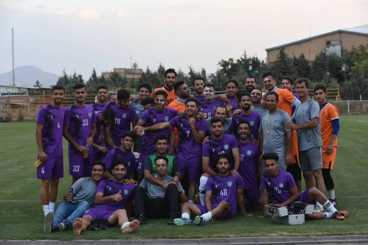 هافبک سابق استقلال در تمرینات ماشین سازی
