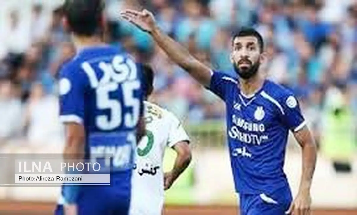 حضور ستاره استقلال با عصا در تمرین+ عکس