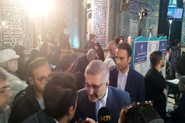 رئیس سازمان برنامه و بودجه در حسینیه ارشاد رای داد