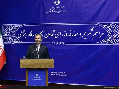 در ایران وزیر که عوض می‌شود سیاست‌های وزارتخانه هم تغییر می‌کند/می‌توانیم با هزینه‌های کمتر رضایت عمومی را بدست آوریم اما این کار را نمی‌کنیم/امیدواریم کسی سر گرسنه بر زمین نگذارد/واگذاری بنگاه‌ها کار راحتی نیست اما باید اجرا شود