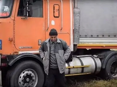 400 Iranian trucks stuck at Afghanistan border