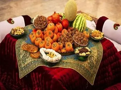 آداب و رسوم مردم آذربایجان غربی در شب یلدا/از شب نشینی تا فرستادن «چیلله لیک» به منزل نوعروسان