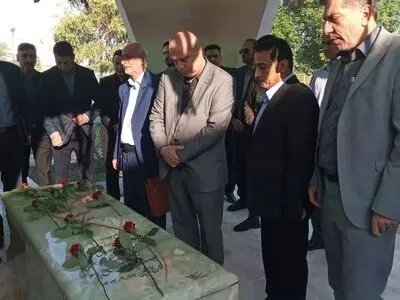 بازدید معاون وزیر ورزش از زمین چمن مصنوعی شادگان 