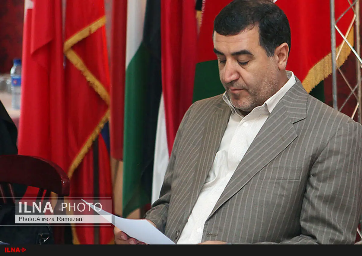 دموکراسی با مجلس ضعیف به دست نمی‌آید