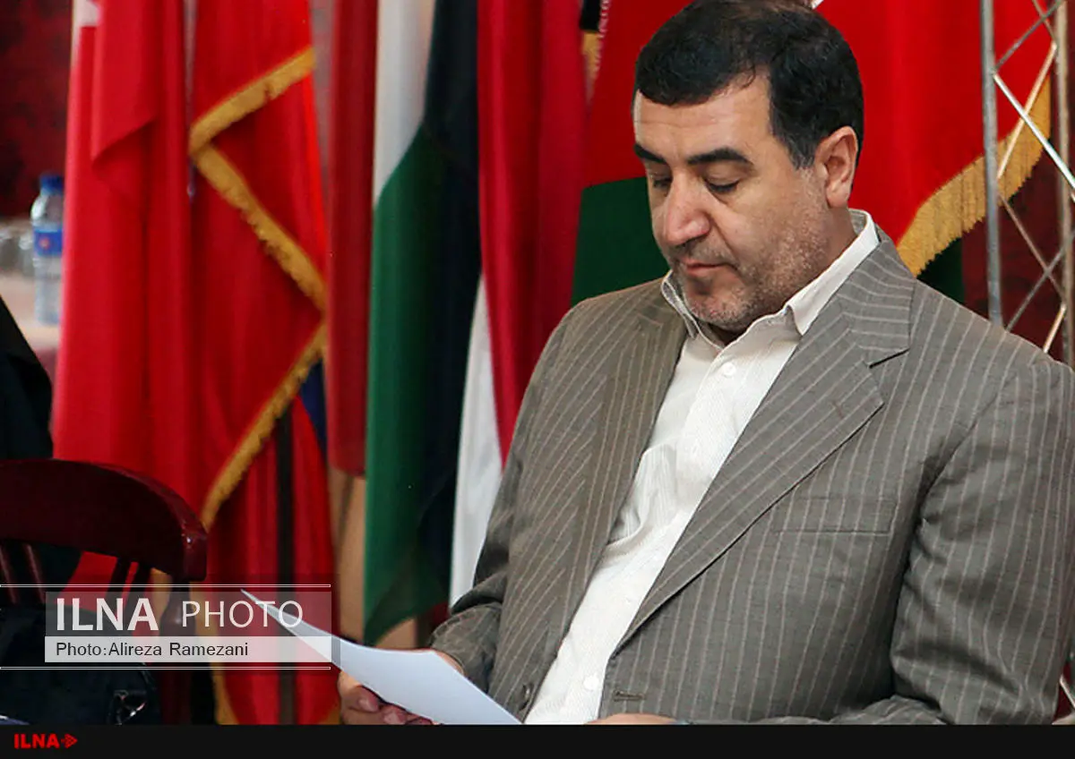 دموکراسی با مجلس ضعیف به دست نمی‌آید