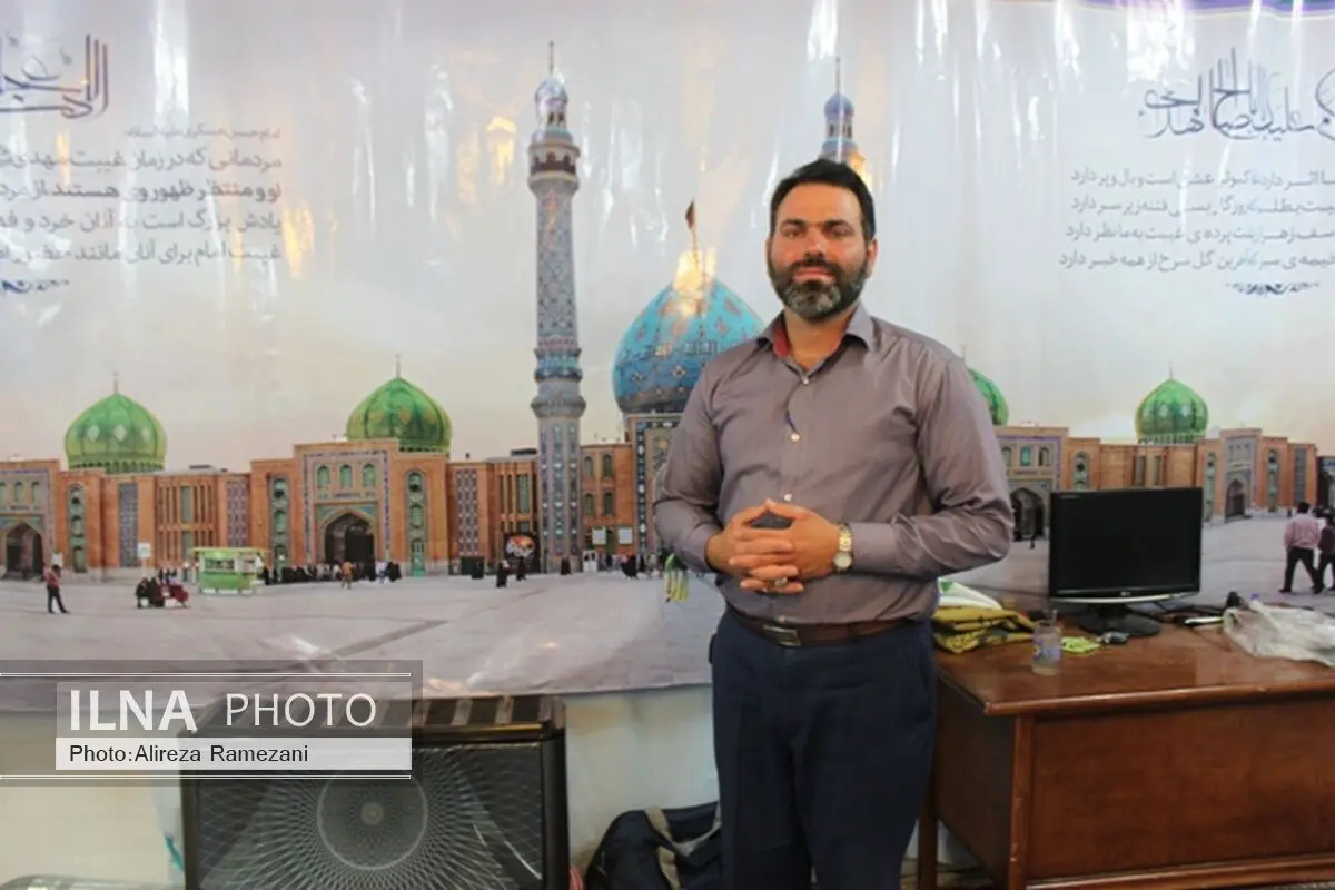 توزیع ده هزارشاخه گل و هزار پرچم عجل لولیک الفرج درکاشان
