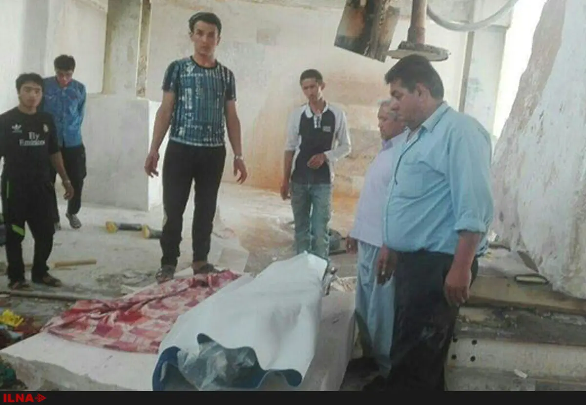سقوط سنگ جان کارگر ساختمانیِ محلات را گرفت