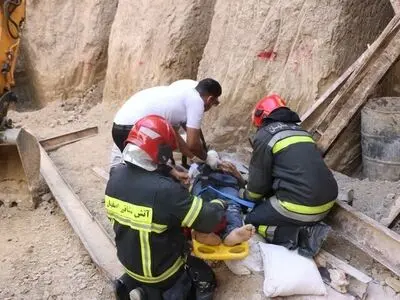 مصدومیت یک کارگر بر اثر سقوط در محل گودبرداری 