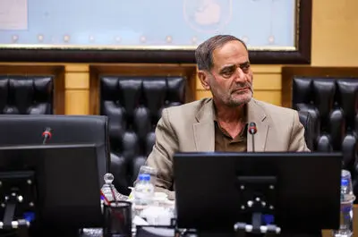  ارزپاشی دولت فقط به جیب سرمایه‌داران می‌رود نه دهک‌های پایین/برخی صاحبان سرمایه افراد دیگری را با کد ملی جدید برای خرید ارز اجیر می‌کنند