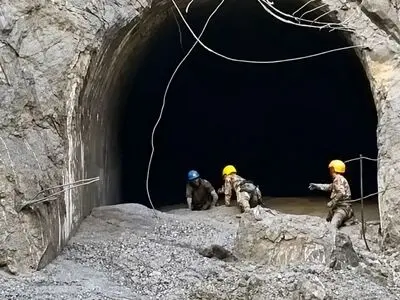سرنوشت نامعلوم ۹۰۰ کارگر گرفتار در تونل‌های نپال/ نشانی از کارگران نیست!