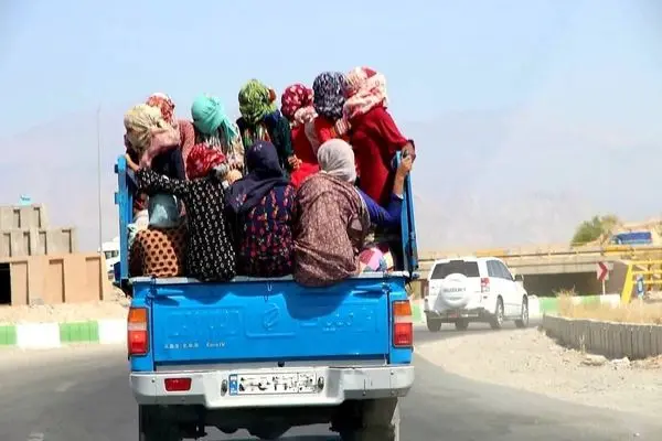 ۹زخمی بر اثر واژگونی وانت‌بار حامل کارگران کشاورزی 