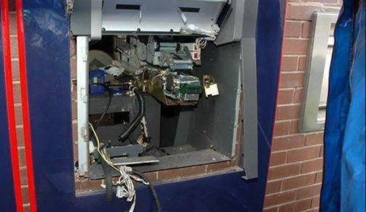 دو دستگاه ATM بانک کارآفرین به سرقت رفت