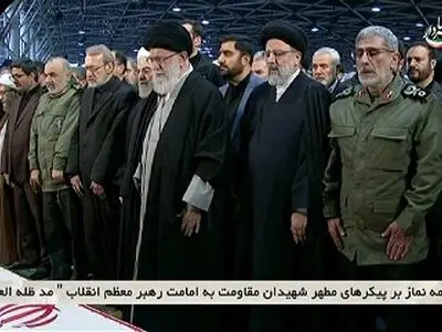 Supreme Leader leads prayer for body of Martyr General Soleimani