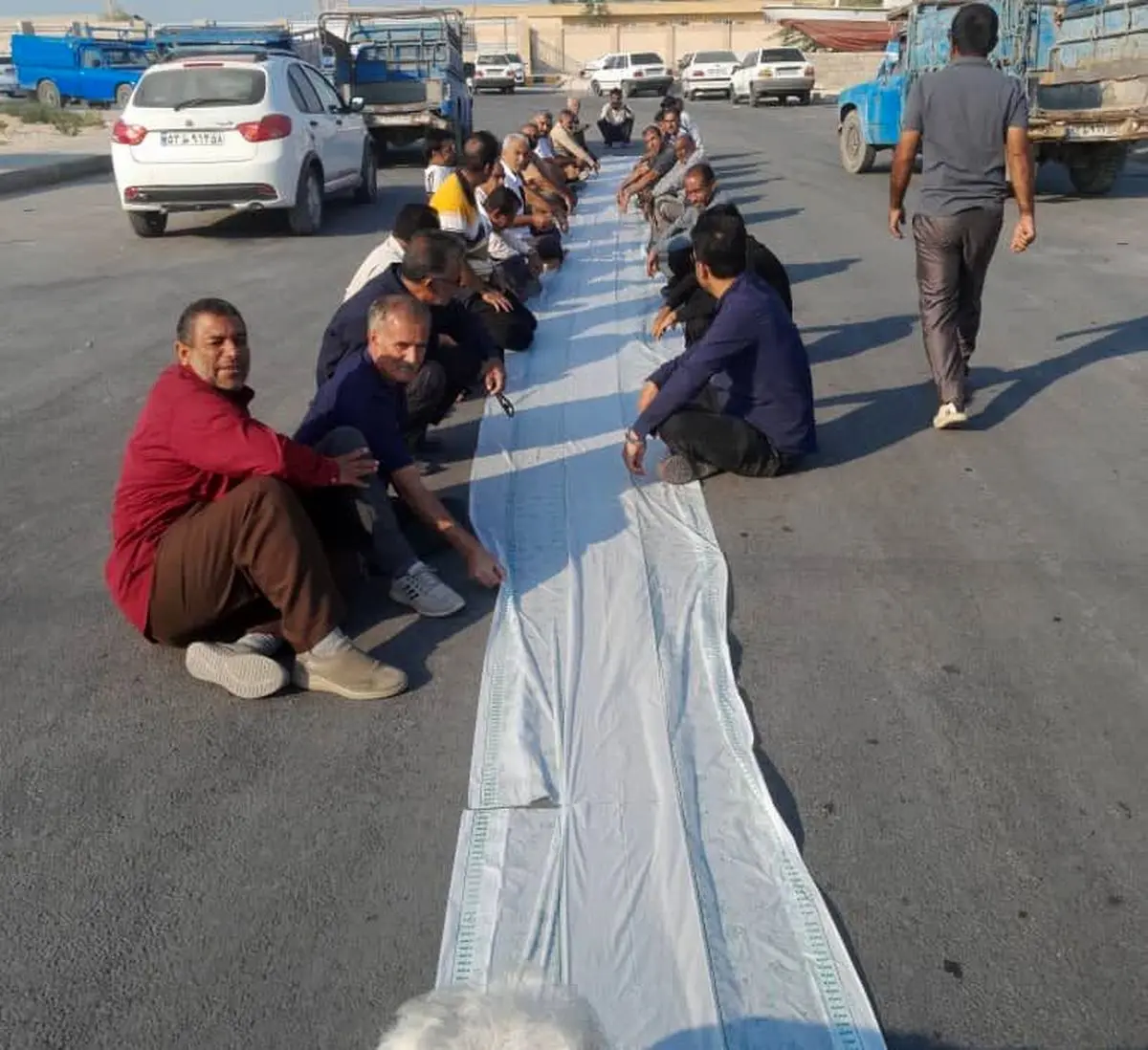 انتقاد کارگران و رانندگان بندر دیر از افزایش مالیات/ کاملاً بیکار شده‌ایم!