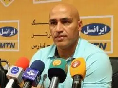 منصوریان: از کسب یک امتیاز در دو هفته نگران نیستم/پای قولم به هواداران استقلال می‌مانم