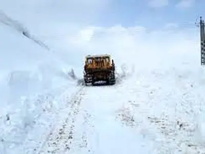 بارش ۱.۵متری برف در مسیر مهاباد + فیلم