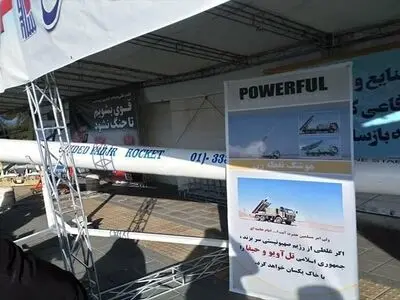 عرض اسلحة ایرانیة الصنع فی مسیرات ذکرى انتصار الثورة