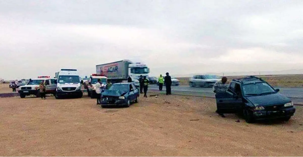 تصادف زنجیره‌ای ۳۰ خودرو در آزادراه قزوین-زنجان