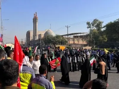 راهپیمایی یوم الله ۱۳ آبان باحضور گسترده دانش آموزان و اقشار مختلف مردم در شهرهای خوزستان 