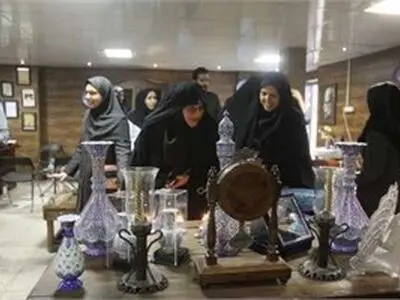 زمینه حضور زنان در مشارکت‌های اقتصادی ایجاد شود