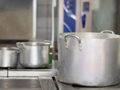 دلایل سیاه شدن قابلمه روحی و راهکارهای سفید کردن آن