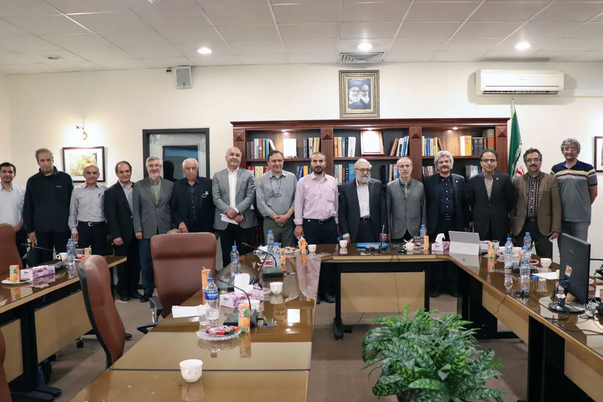 توسعه‌ی علمی، زبان فارسی و دانشگاه، علم و تفکر مدرن موضوعات کتاب «ایران من»/ جنبش فرهنگیِ مردم‌نهاد شایسته بالیدن است