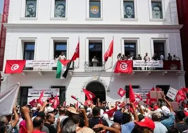 خیز اتحادیه کارگران تونس برای رویارویی با دولت/ اعتصاب سراسری در اول بهمن‌ قطعی شد