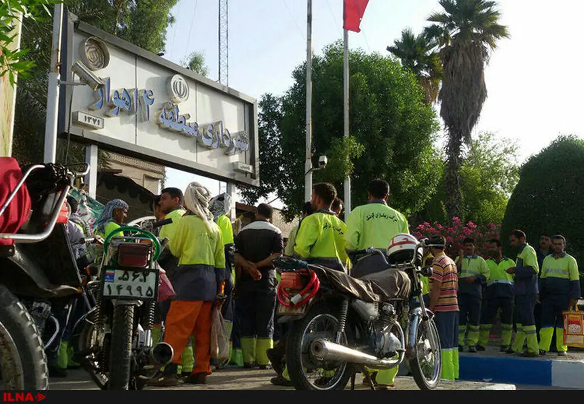 تاخیر در پرداخت مزد، کارگران شهرداری منطقه 4 اهواز را به تجمع کشاند 