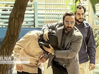 هنرمندان نباید سطح هنر را برای پول پایین بیاورند/ فقط چند بازیگر داریم که دستمزدهای میلیاردی می‌گیرند 