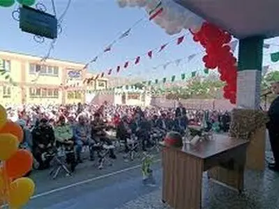 صل علی سترکه به مدارس رسید/فیلم