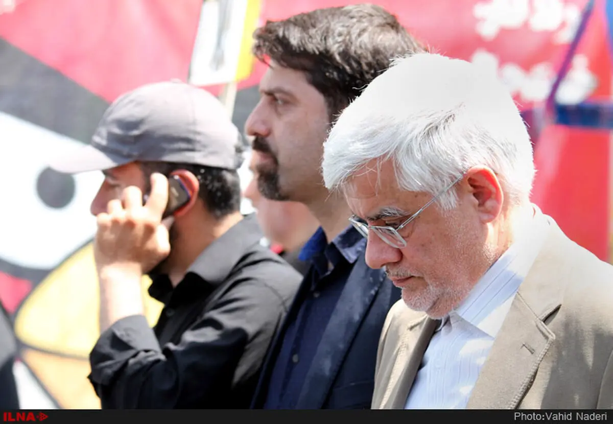 حضور نمایندگان تهران در مقابل دانشگاه تهران