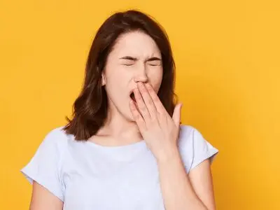 خمیازه شدید زن جوان، گردنش را شکست