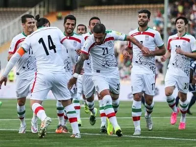 سکوت ملی پوشان به احترام قربانیان پاریس