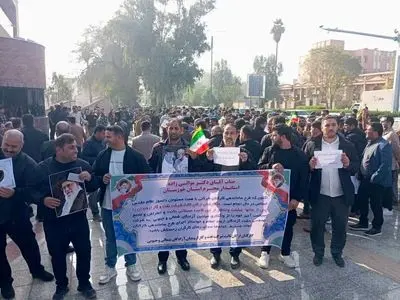 تجمع نیروهای ارکان ثالث نفت مقابل استانداری خوزستان