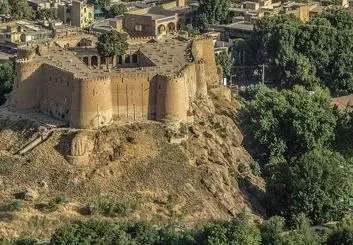  قلعه فلک الافلاک و پل شکسته از پرونده ثبت جهانی دره خرم آباد حذف نمی‌شود