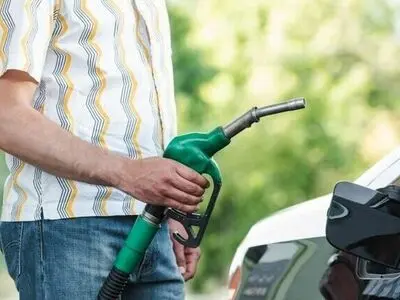 پر کردن بیش از حد باک خودرو چه آسیب‌هایی به همراه دارد؟