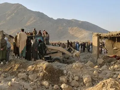 ۲۶ شبه‌نظامی در حمله به مخفیگاه‌ها در امتداد مرز افغانستان کشته شدند