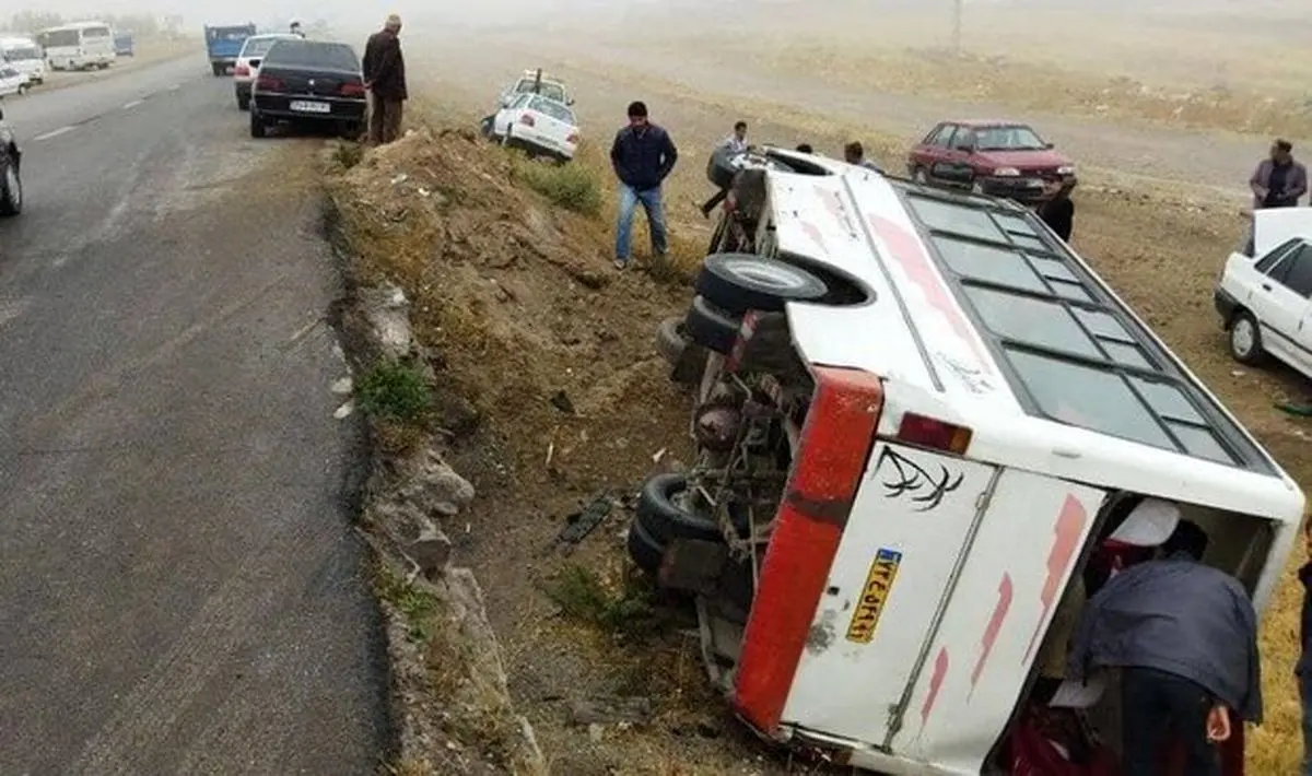 واژگونی مینی‌بوس حامل کارگران فصلی در محور جاده جاده مشگین شهر/ ۱۸نفر مجروح شدند