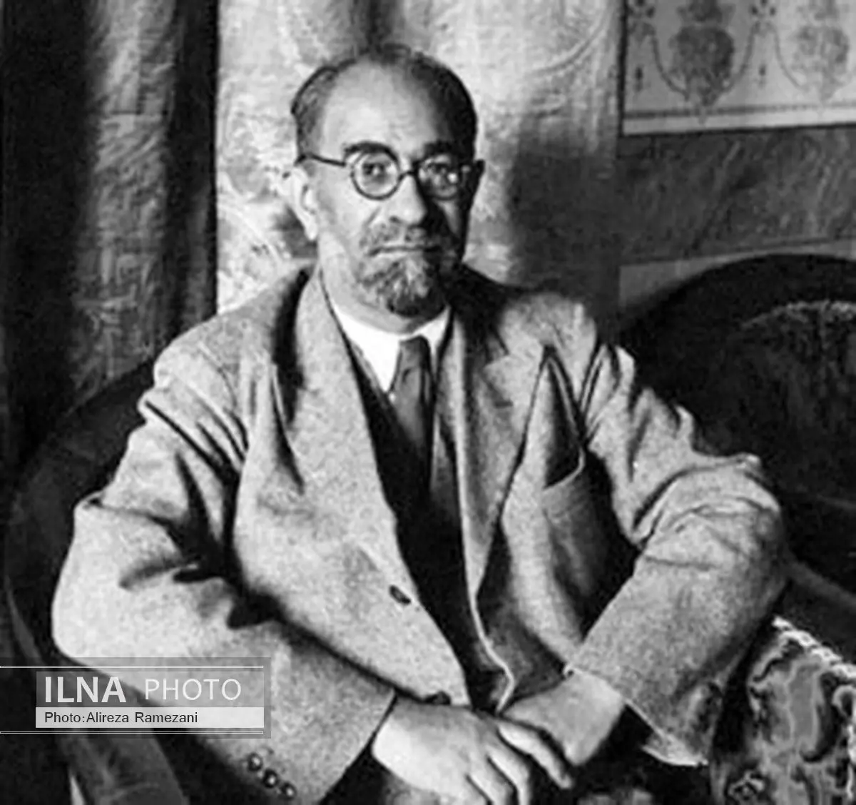 ادیب و محققی که طرفدار دیکتاتوری بود
