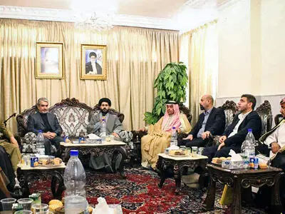 اعتراض به تحریم آمریکا مقابل سفارت ایران در دمشق + عکس