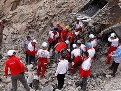 محبوس شدن حادثه معدن شازند 15 متر زیر آوارند