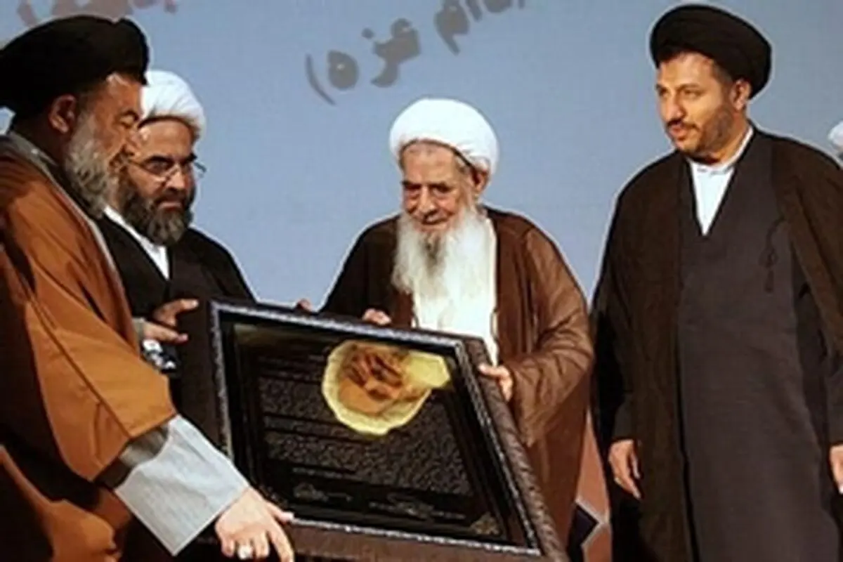 مراسم تجلیل و نکوداشت آیت‌الله صادقی در خرم‌آباد برگزار شد