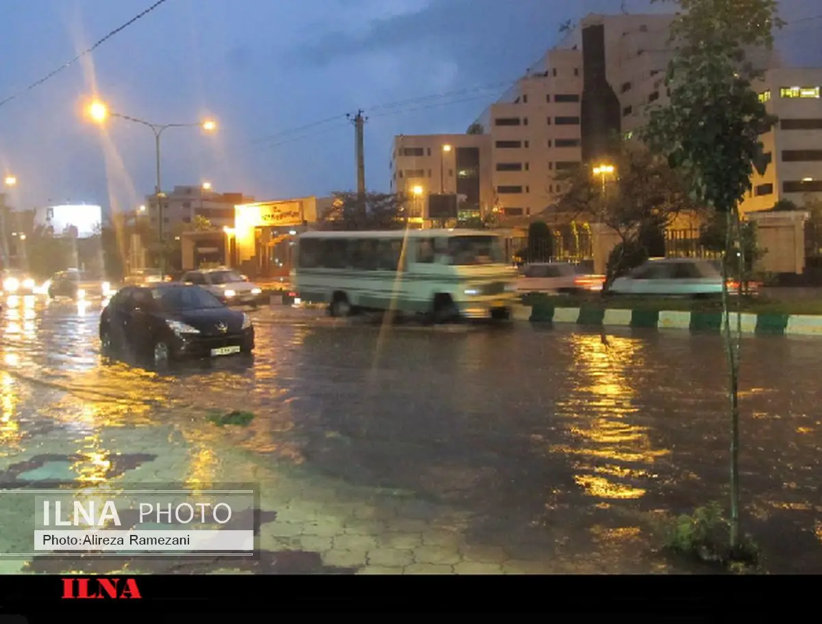 آبگرفتگی معابر شهری و کلافگی شهروندان رشت